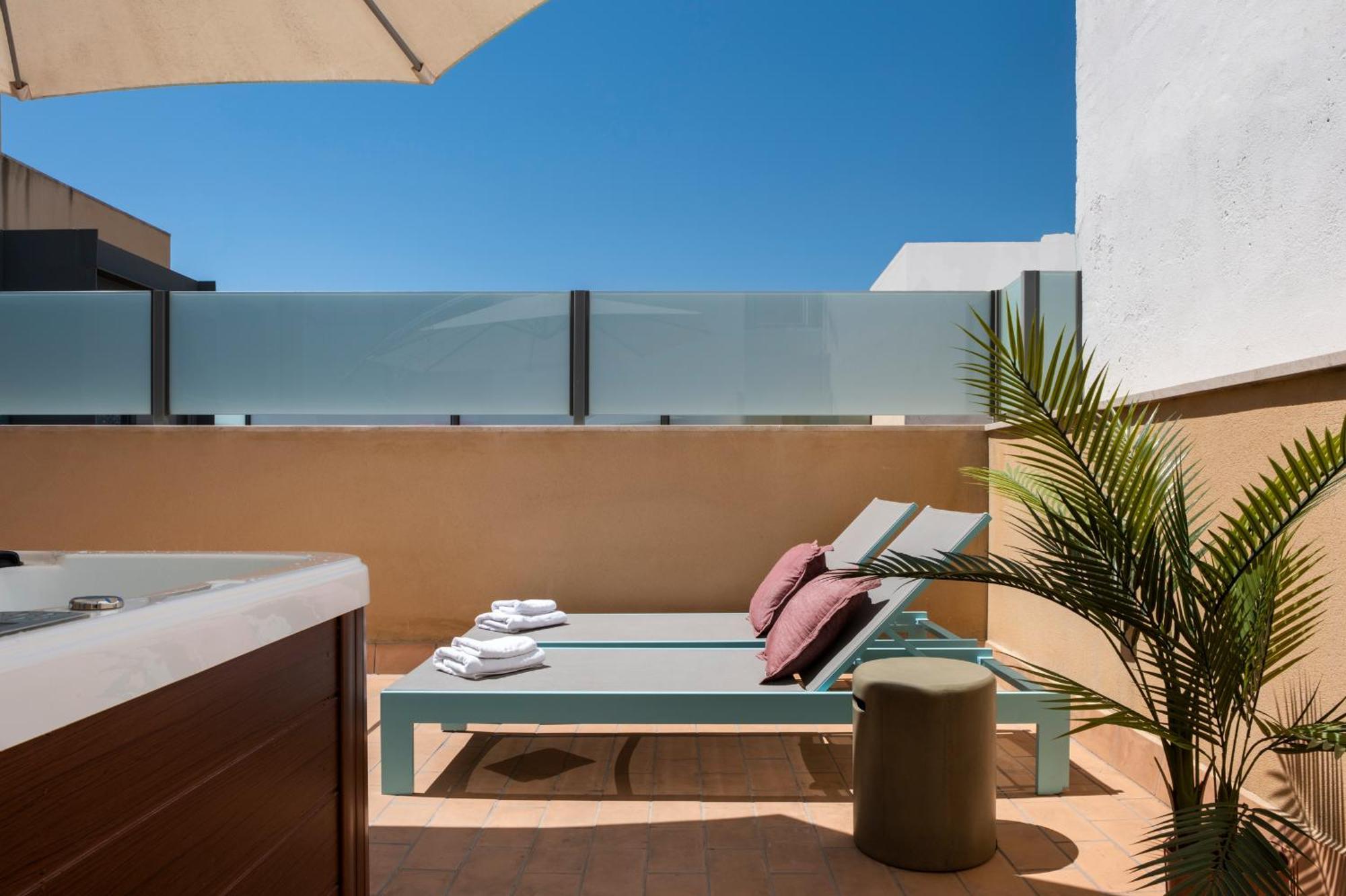 Suites Maestranza - Herreria By Magno Apartments เซบีญา ภายนอก รูปภาพ