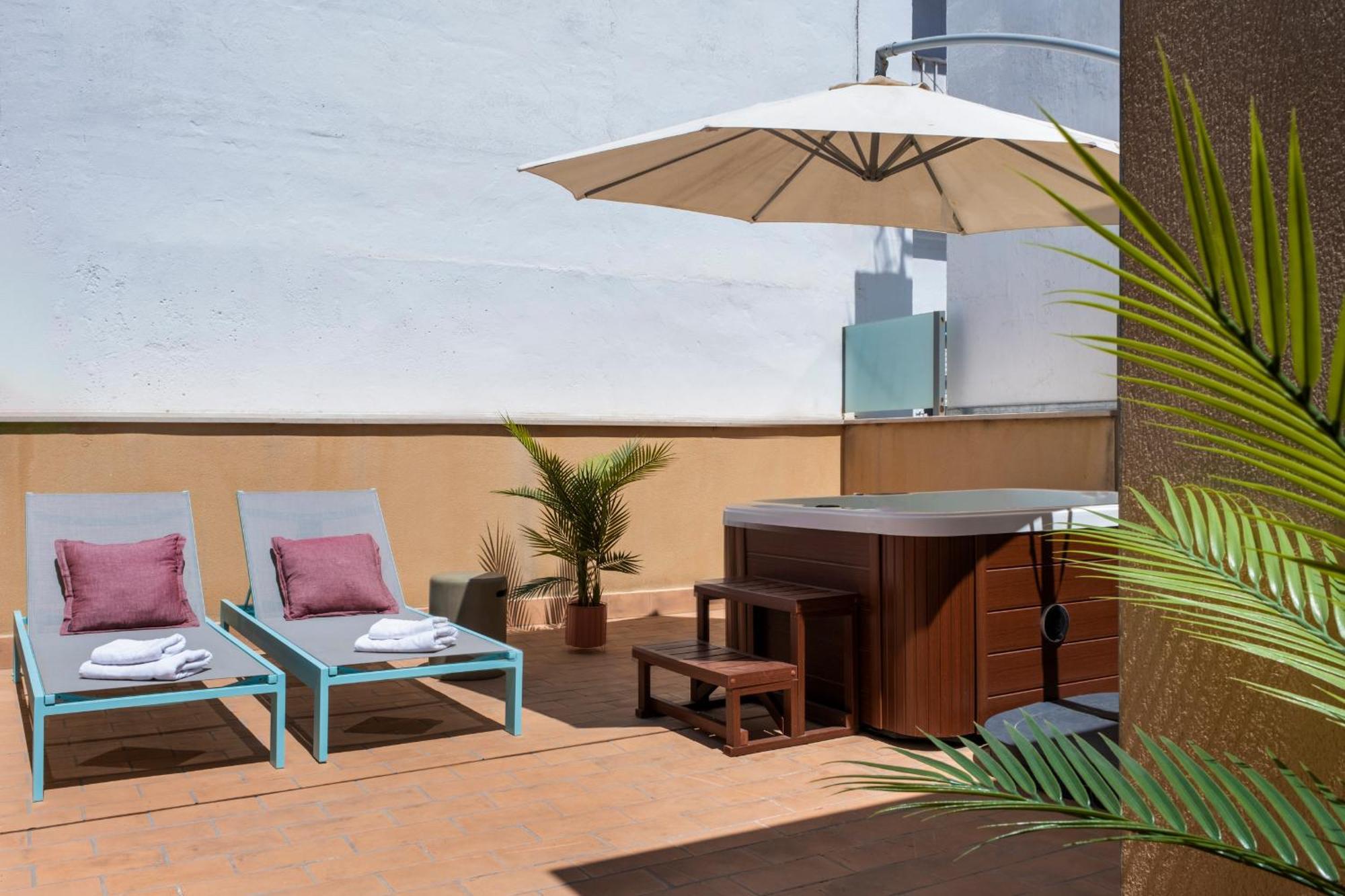 Suites Maestranza - Herreria By Magno Apartments เซบีญา ภายนอก รูปภาพ